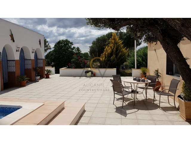 4 bedroom Villa for sale in Villena with pool - € 239,995 (Ref: 8981170)