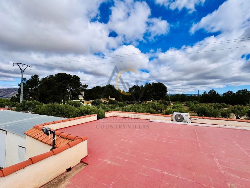 4 bedroom Villa for sale in Villena with pool - € 239,995 (Ref: 8981170)