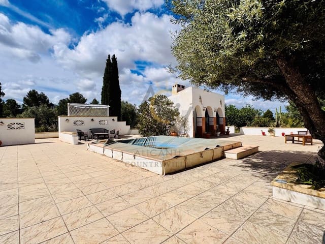 4 bedroom Villa for sale in Villena with pool - € 239,995 (Ref: 8981170)
