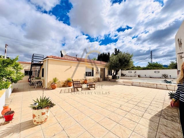 4 bedroom Villa for sale in Villena with pool - € 239,995 (Ref: 8981170)