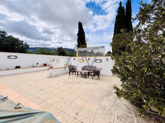 4 bedroom Villa for sale in Villena with pool - € 239,995 (Ref: 8981170)