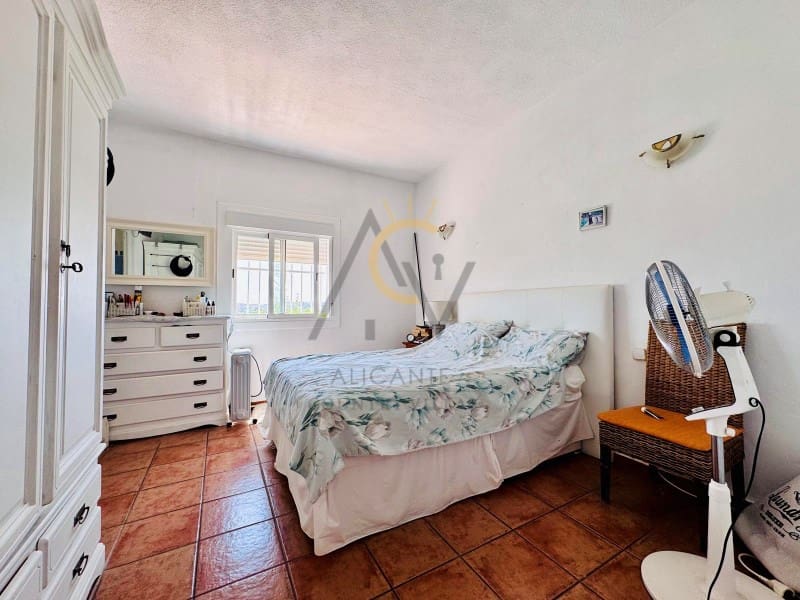 4 bedroom Villa for sale in Aspe with pool - € 395,000 (Ref: 9065509)