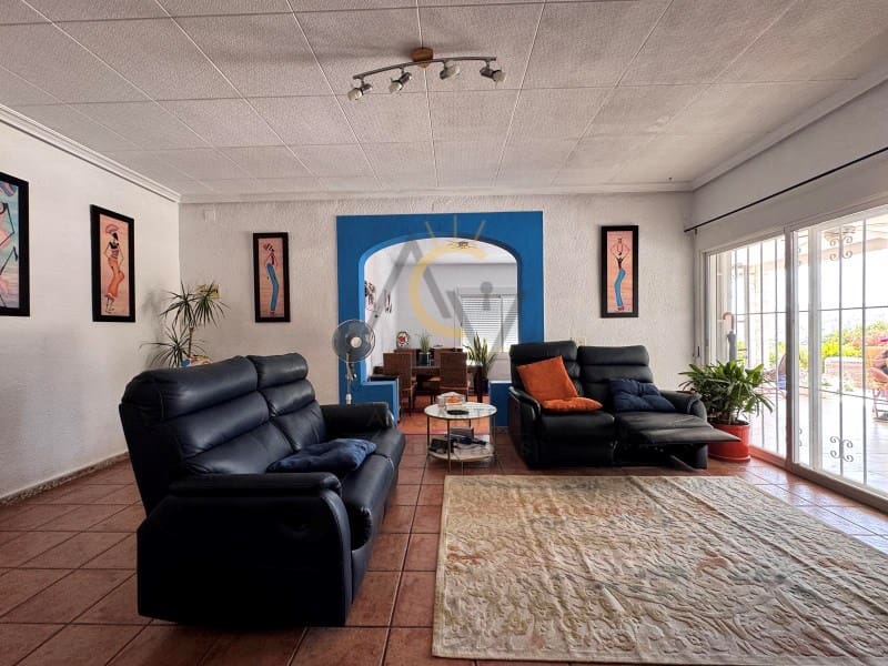 4 bedroom Villa for sale in Aspe with pool - € 395,000 (Ref: 9065509)