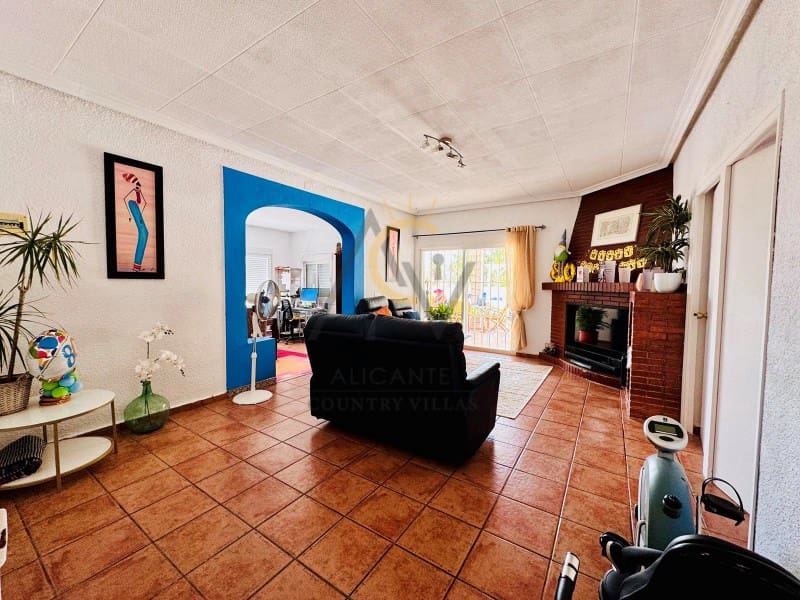 4 bedroom Villa for sale in Aspe with pool - € 395,000 (Ref: 9065509)