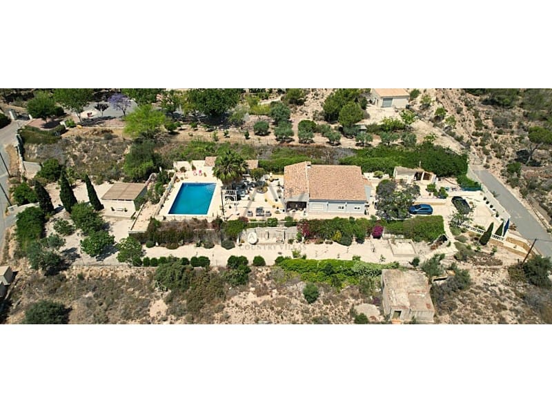 4 bedroom Villa for sale in Aspe with pool - € 395,000 (Ref: 9065509)