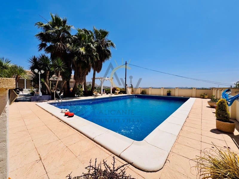 4 bedroom Villa for sale in Aspe with pool - € 395,000 (Ref: 9065509)