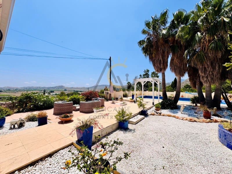 4 bedroom Villa for sale in Aspe with pool - € 395,000 (Ref: 9065509)