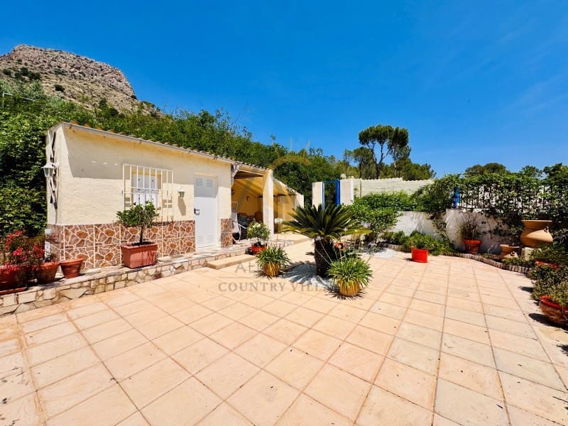 4 bedroom Villa for sale in Aspe with pool - € 395,000 (Ref: 9065509)