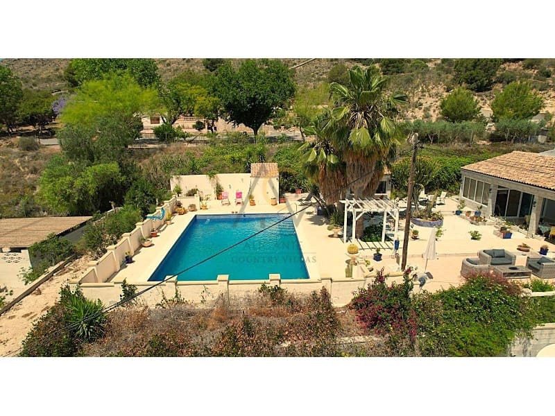 4 bedroom Villa for sale in Aspe with pool - € 395,000 (Ref: 9065509)