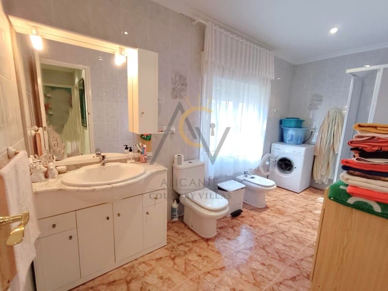 3 bedroom Villa for sale in La Romana with pool - € 367,500 (Ref: 9200760)