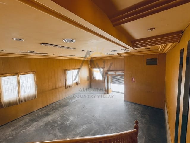 Commercial for sale in La Romana - € 94,995 (Ref: 9282476)