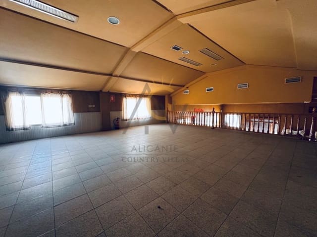 Commercial for sale in La Romana - € 94,995 (Ref: 9282476)