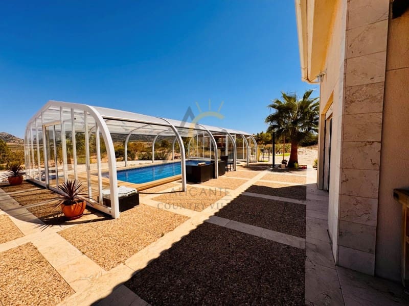 6 chambre Villa/Maison à vendre à La Romana - 449 995 € (Ref: 9282477)