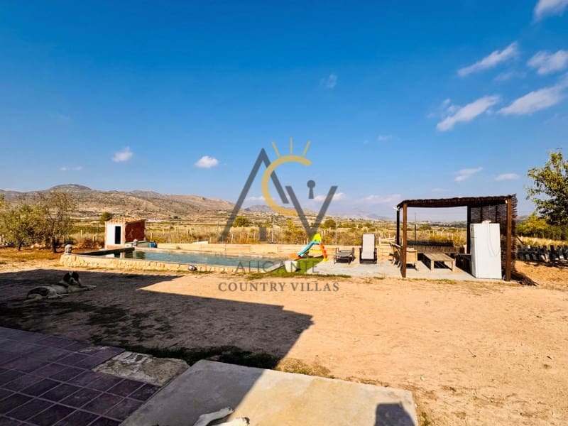 3 slaapkamer Finca/Landhuis te koop in La Romana - € 184.995 (Ref: 9308615)