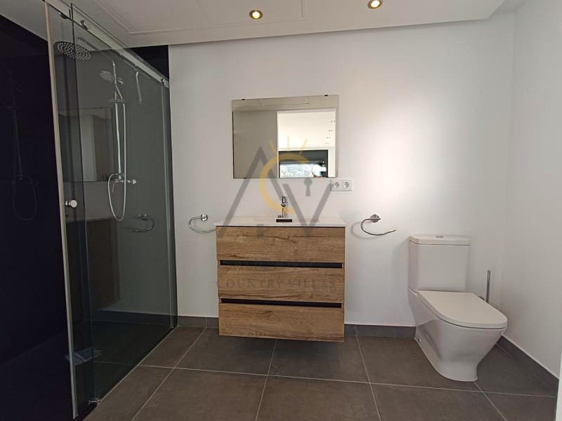 5 bedroom Villa for sale in Pinoso with pool - € 409,500 (Ref: 9359816)