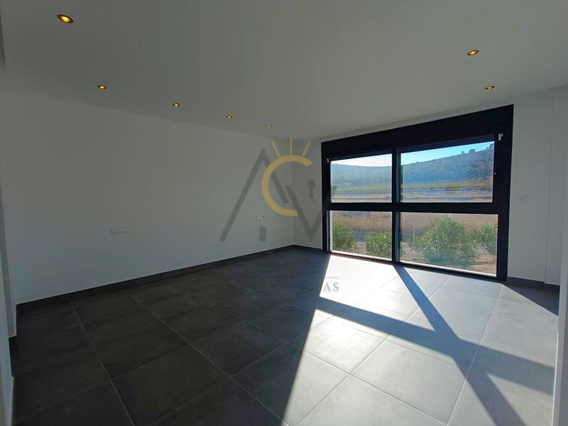 5 bedroom Villa for sale in Pinoso with pool - € 409,500 (Ref: 9359816)