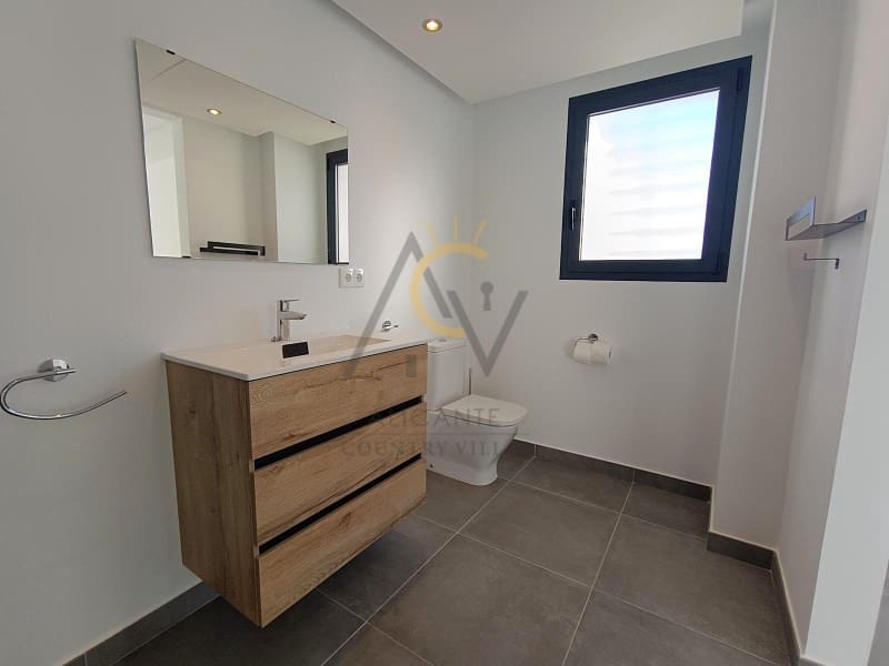 5 bedroom Villa for sale in Pinoso with pool - € 409,500 (Ref: 9359816)