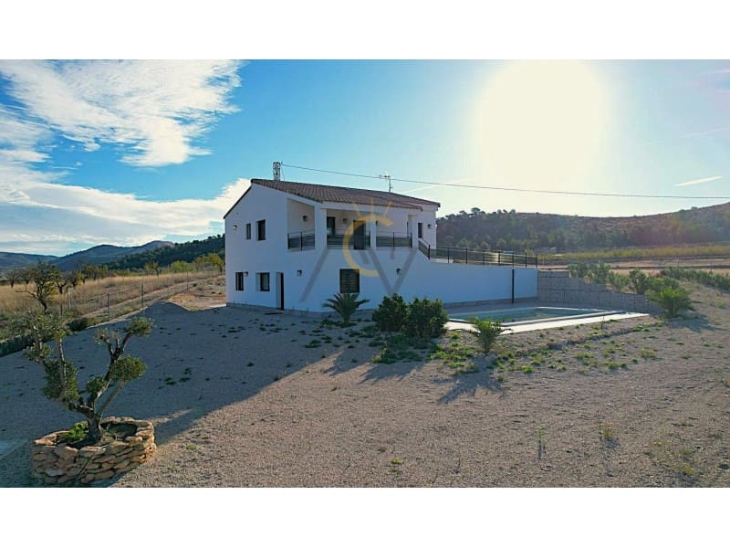 5 bedroom Villa for sale in Pinoso with pool - € 409,500 (Ref: 9359816)
