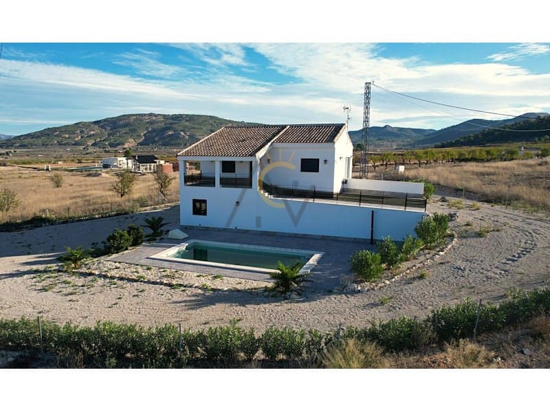 5 bedroom Villa for sale in Pinoso with pool - € 409,500 (Ref: 9359816)