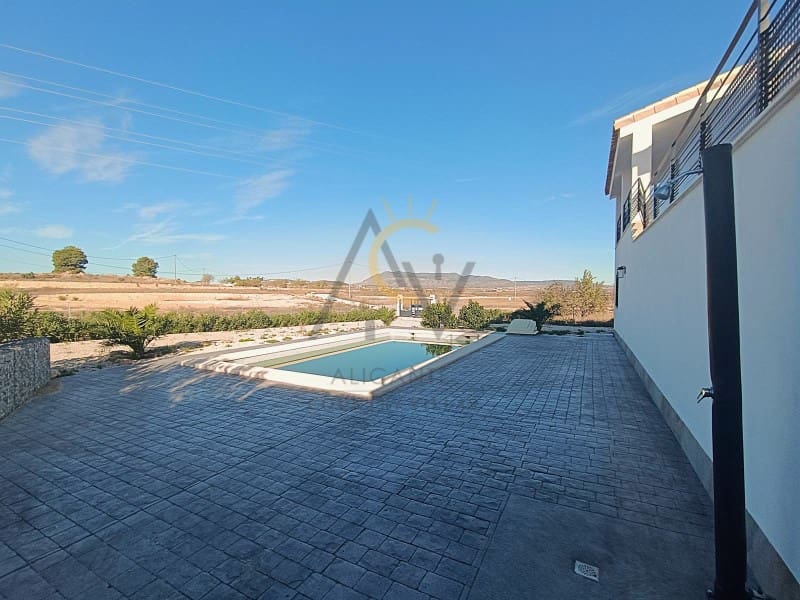 5 bedroom Villa for sale in Pinoso with pool - € 409,500 (Ref: 9359816)
