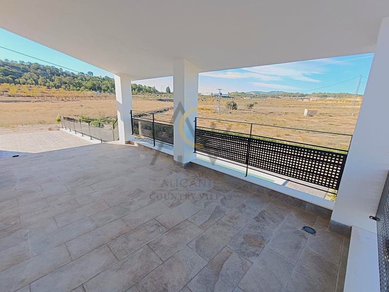 5 bedroom Villa for sale in Pinoso with pool - € 409,500 (Ref: 9359816)