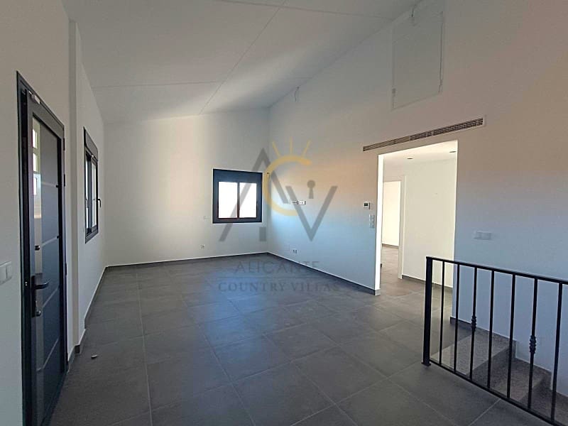 5 bedroom Villa for sale in Pinoso with pool - € 409,500 (Ref: 9359816)