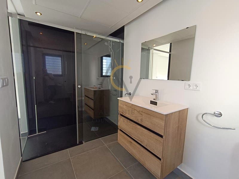 5 bedroom Villa for sale in Pinoso with pool - € 409,500 (Ref: 9359816)