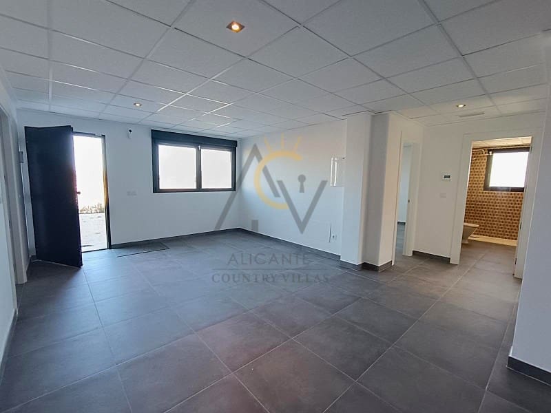 5 bedroom Villa for sale in Pinoso with pool - € 409,500 (Ref: 9359816)