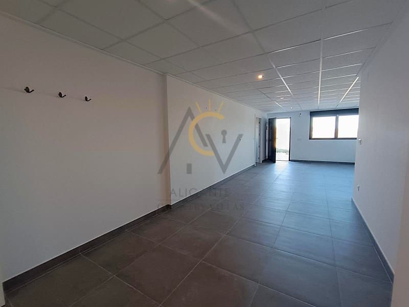 5 bedroom Villa for sale in Pinoso with pool - € 409,500 (Ref: 9359816)