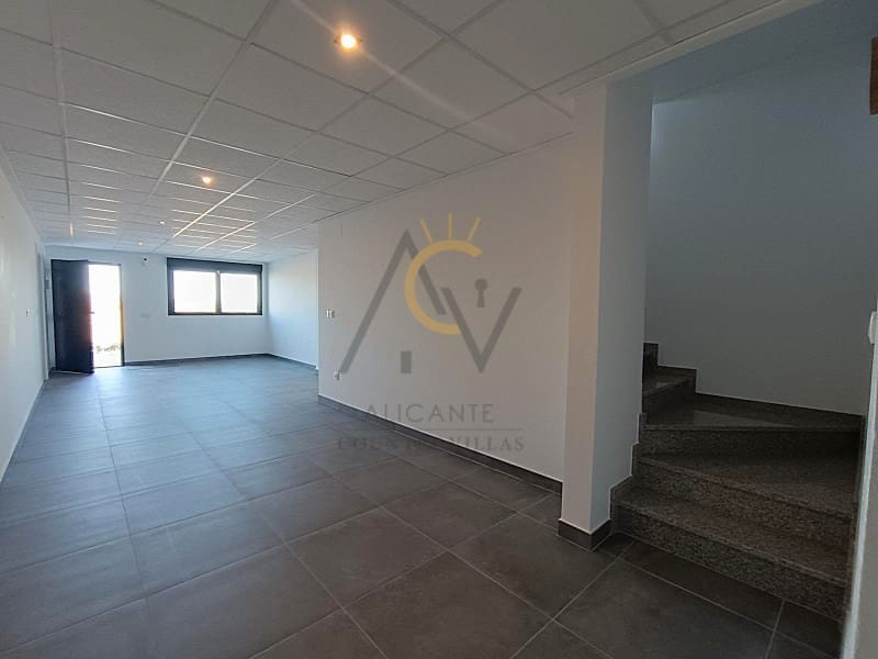 5 bedroom Villa for sale in Pinoso with pool - € 409,500 (Ref: 9359816)