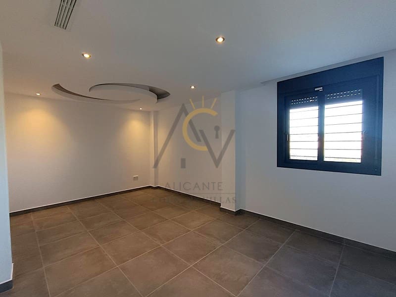 5 bedroom Villa for sale in Pinoso with pool - € 409,500 (Ref: 9359816)