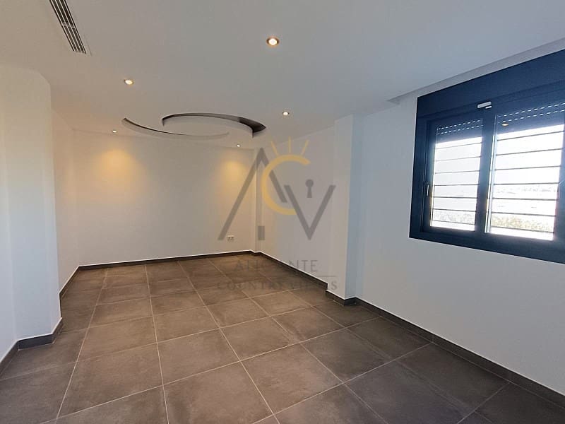 5 bedroom Villa for sale in Pinoso with pool - € 409,500 (Ref: 9359816)