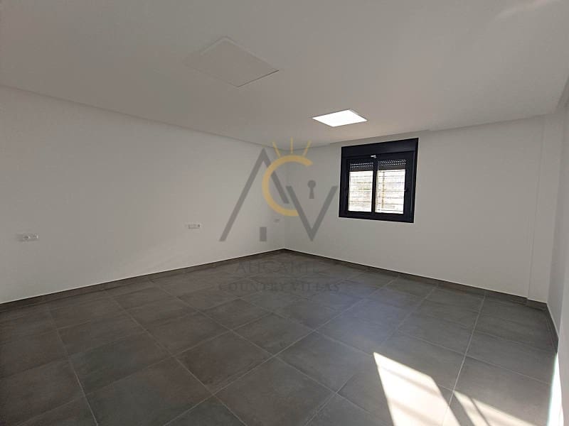 5 bedroom Villa for sale in Pinoso with pool - € 409,500 (Ref: 9359816)