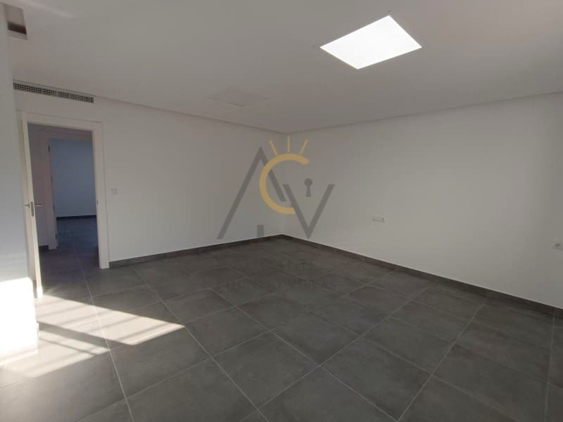 5 bedroom Villa for sale in Pinoso with pool - € 409,500 (Ref: 9359816)