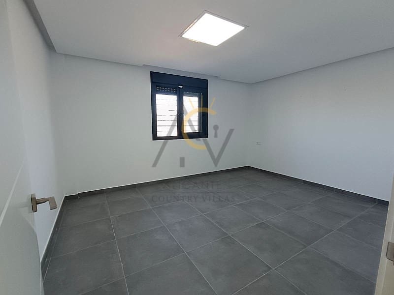 5 bedroom Villa for sale in Pinoso with pool - € 409,500 (Ref: 9359816)