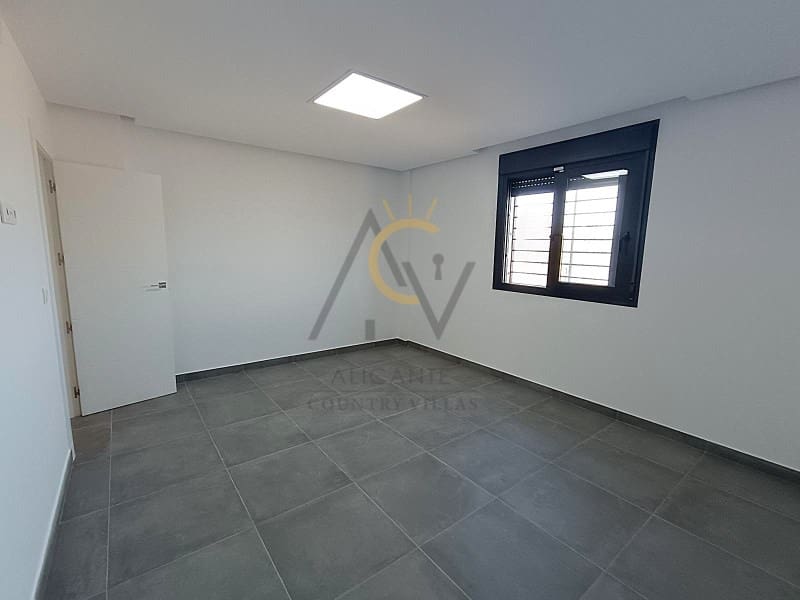 5 bedroom Villa for sale in Pinoso with pool - € 409,500 (Ref: 9359816)