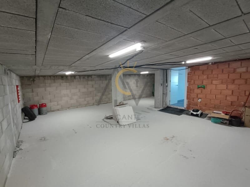 5 bedroom Villa for sale in Pinoso with pool - € 409,500 (Ref: 9359816)