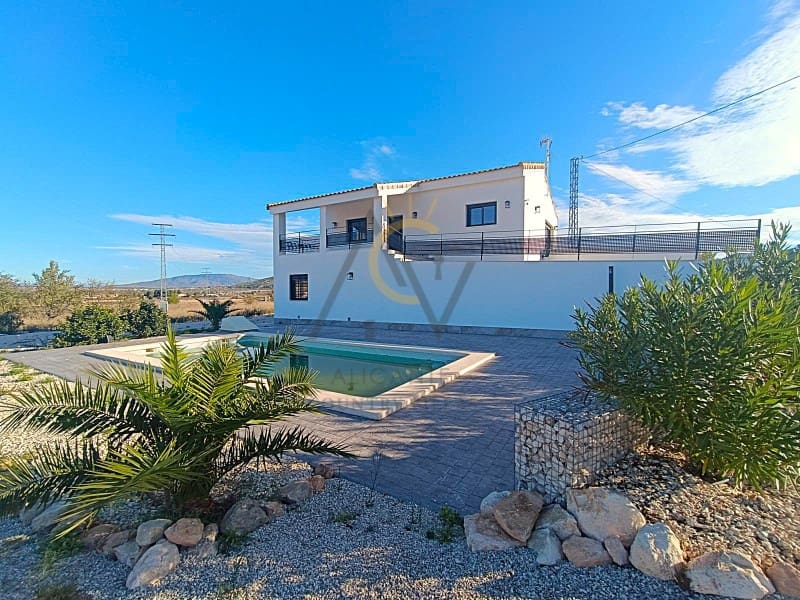 5 bedroom Villa for sale in Pinoso with pool - € 409,500 (Ref: 9359816)