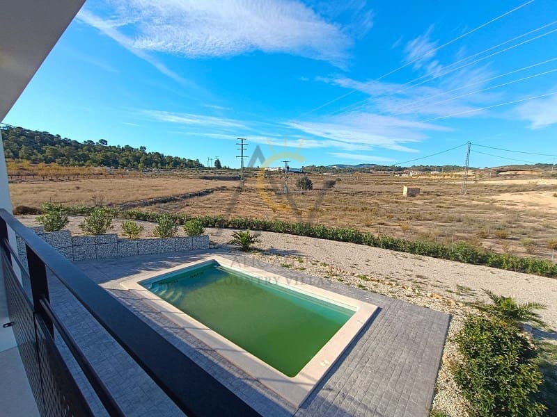 5 bedroom Villa for sale in Pinoso with pool - € 409,500 (Ref: 9359816)