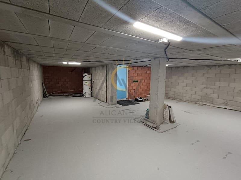 5 bedroom Villa for sale in Pinoso with pool - € 409,500 (Ref: 9359816)