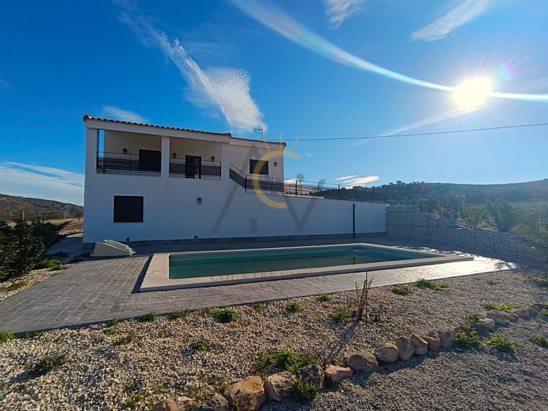 5 bedroom Villa for sale in Pinoso with pool - € 409,500 (Ref: 9359816)