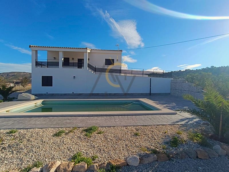 5 bedroom Villa for sale in Pinoso with pool - € 409,500 (Ref: 9359816)