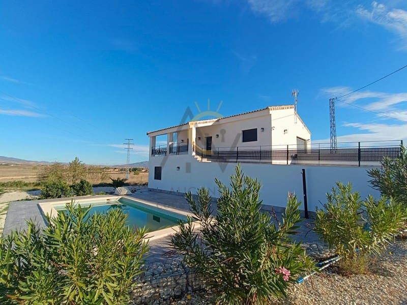 5 bedroom Villa for sale in Pinoso with pool - € 409,500 (Ref: 9359816)