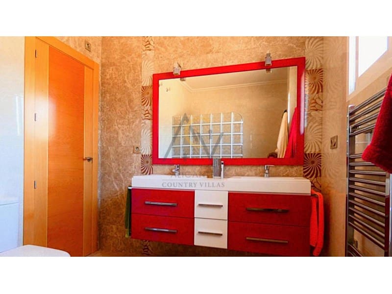 4 quarto Moradia para venda em Pinoso com piscina garagem - 589 000 € (Ref: 9368994)