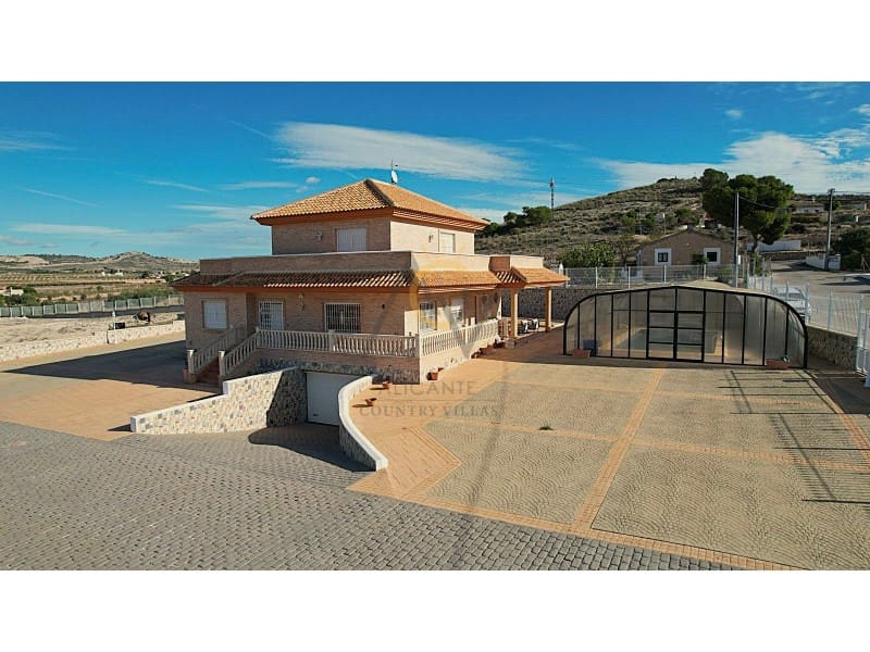 4 quarto Moradia para venda em Pinoso com piscina garagem - 589 000 € (Ref: 9368994)