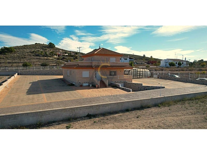 4 quarto Moradia para venda em Pinoso com piscina garagem - 589 000 € (Ref: 9368994)