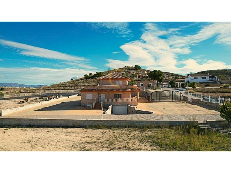 4 quarto Moradia para venda em Pinoso com piscina garagem - 589 000 € (Ref: 9368994)