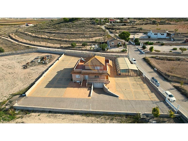 4 quarto Moradia para venda em Pinoso com piscina garagem - 589 000 € (Ref: 9368994)