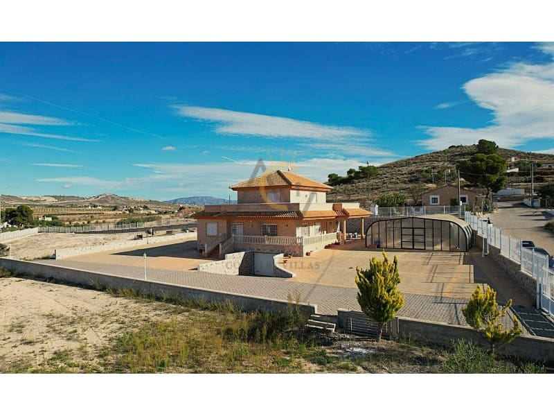 4 quarto Moradia para venda em Pinoso com piscina garagem - 589 000 € (Ref: 9368994)