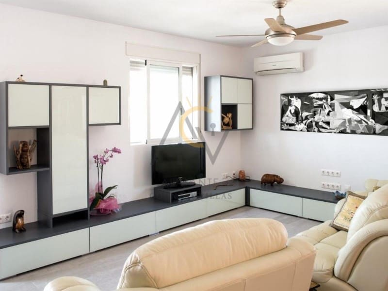 3 bedroom Villa for sale in Pinoso with pool - € 319,000 (Ref: 9419981)